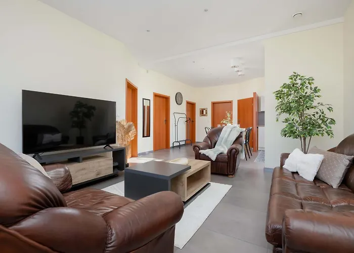 Przestronny Dom Z 3 Sypialniami W Doskonalej Lokalizacji W Poblizu Lotniska By Noclegi Renters