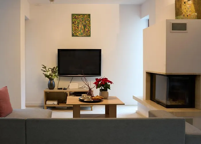 Bright 4 Bedroom House With Living Room, Work Place & Garden Warsaw